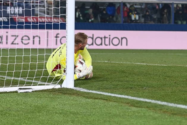 Kasper Schmeichel (Celtic) good save during Bologna FC vs Celtic FC, Football Europa League match in Bologna, Italy, January 22 2026  Copyright: xGianlucaxRicci IPAxSportx xipa-agency.netx xx IPA_70425234 IPA_Agency_IPA70425234
