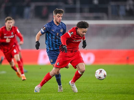 Noam Ben Harosh Maccabi Tel Aviv FC and Derry Scherhant SC Freiburg battle for the ball during the UEFA Europa League 2025 26 League Phase MD7 match between SC Freiburg and Maccabi Tel Aviv FC at Stadion am Wolfswinkel on January 22, 2026 in Freiburg im Breisgau, Germany Photo by Harry Langer DeFodi Images