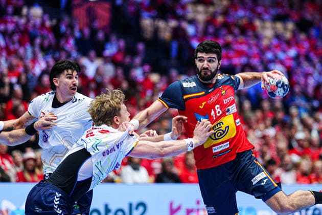 Martin Hovde Norway, 25 , Imanol Garciandia Spain, 18 DEN, Spain vs. Norway, Handball, EHF European Championship 2026, Main Round, Matchday 1, 22 01 2026 DEN, Spain vs. Norway, Handball, EHF European Championship 2026, Main Round, Matchday 1, 22 01 2026 Herning Copyright: xEibner-Pressefoto MarcelxvonxFehrnx EP_MFN