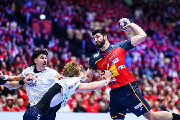 Martin Hovde Norway, 25 , Imanol Garciandia Spain, 18 DEN, Spain vs. Norway, Handball, EHF European Championship 2026, Main Round, Matchday 1, 22 01 2026 DEN, Spain vs. Norway, Handball, EHF European Championship 2026, Main Round, Matchday 1, 22 01 2026 Herning Copyright: xEibner-Pressefoto MarcelxvonxFehrnx EP_MFN
