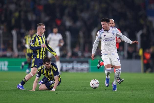 Jadon Sancho of Aston Villa dribbles past Ismail Yüksek of Fenerbahce Fenerbache v Aston Villa, UEFA Europa League, Group Stage, Football, Sukru Saracoglu Stadium, Istanbul, Turkiye - 22 Jan 2026Istanbul Sukru Saracoglu Stadium Turkey EDITORIAL USE ONLY No use with unauthorised audio, video, data, fixture lists, club league logos or live services. Online in-match use limited to 120 images, no video emulation. No use in betting, games or single club league player publications. Copyright: xRaddadxJebarah Shutterstockx 16348379bq