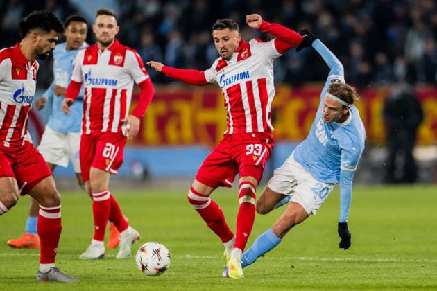 260122 Rade Krunic of Crvena Zvezda and Erik Botheim of Malmö FF during the UEFA Europa League football match between Malmö FF and Crvena Zvezda on January 22, 2026 in Malmö fotboll football soccer fotball uefa europa league europa league malmö ff crvena zvezda bbeng röda stjärnan bbauto  Copyright: PETTERxARVIDSON BB260122PA116