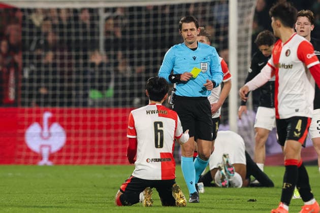2026-01-22 Feyenoord v SK Sturm Graz - UEFA Europa League, League phase, MD7 ROTTERDAM, NETHERLANDS - JANUARY 22: Referee Umut Meler shows the yellow card to Inbeom Hwang of Feyenoord during the UEFA Europa League, League phase, MD7 match between Feyenoord and SK Sturm Graz at Stadion Feijenoord on January 22, 2026 in Rotterdam, Netherlands. Rotterdam Stadion Feijenoord Netherlands Content not available for redistribution in The Netherlands directly or indirectly through any third parties. Copyright: xHansxvanxderxValkx