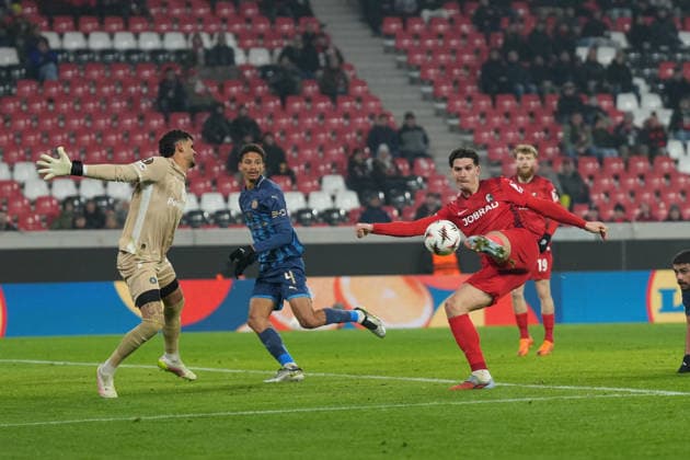 Igor Matanovic SC Freiburg, 31 shot on goal, Roi Mishpati Maccabi Tel Aviv, 90 parade , Germany, Football, UEFA Europa League, Matchday 7, League phase, 2025 2026, SC Freiburg vs Maccabi Tel Aviv, 22 01 2026, Europa Park Stadion, Freiburg, Germany Freiburg Europa Park Stadion Baden Württemberg Germany Copyright: xArnexAmbergx
