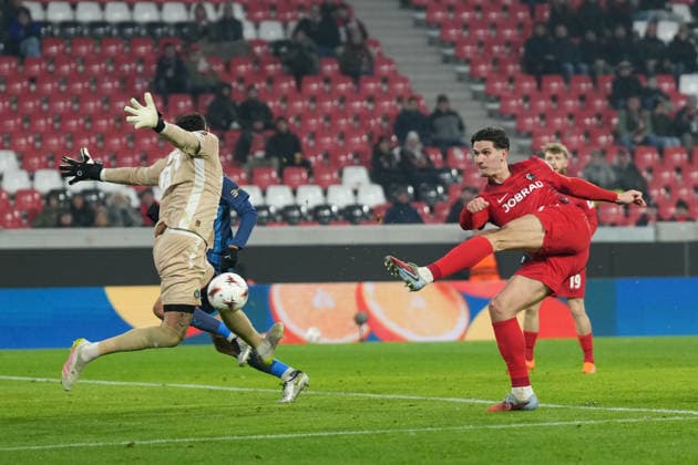 Igor Matanovic SC Freiburg, 31 shot on goal, Roi Mishpati Maccabi Tel Aviv, 90 parade , Germany, Football, UEFA Europa League, Matchday 7, League phase, 2025 2026, SC Freiburg vs Maccabi Tel Aviv, 22 01 2026, Europa Park Stadion, Freiburg, Germany Freiburg Europa Park Stadion Baden Württemberg Germany Copyright: xArnexAmbergx