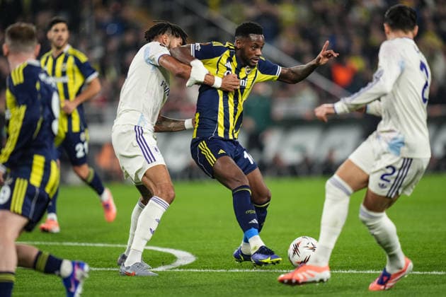 Fenerbahce v Aston Villa - UEFA Europa League ISTANBUL, TURKIYE - JANUARY 22: Jhon Duran (2nd R) of Fenerbahce in action against Tyrone Mings (2nd L) of Aston Villa during the UEFA Europa League week 7 football match between Fenerbahce and Aston Villa at Chobani Stadium in Istanbul, Turkiye, on January 22, 2026. Cemal Yurttas Anadolu Istanbul Turkey. Editorial use only. Please get in touch for any other usage.  Copyright: x2026xAnadoluxCemalxYurttasx