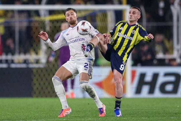 Matty Cash of Aston Villa and Muhammed Kerem Aktürkoglu of Fenerbahce battle for the ball Fenerbache v Aston Villa, UEFA Europa League, Group Stage, Football, Sukru Saracoglu Stadium, Istanbul, Turkiye - 22 Jan 2026Istanbul Sukru Saracoglu Stadium Turkey EDITORIAL USE ONLY No use with unauthorised audio, video, data, fixture lists, club league logos or live services. Online in-match use limited to 120 images, no video emulation. No use in betting, games or single club league player publications. Copyright: xRaddadxJebarah Shutterstockx 16348379bx