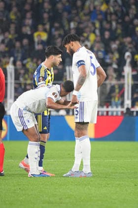 ISTANBUL, TURKEY - JANUARY 22: Youri Tielemans (L) and Tyrone Mings (R) of Aston Villa during the UEFA Europa League 2025 26 League Phase MD7 match between Fenerbahce SK and Aston Villa FC at Fenerbahce Sükrü Saracoglu Spor Kompleksi Chobani Stadium on January 22, 2026 in Istanbul, Turkey. Istanbul Turkey Copyright: xSeskimphotox FBahce-AVilla-220126 (12)