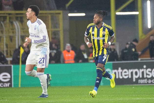 ISTANBUL, TURKEY - JANUARY 22: Fred (R) of Fenerbahce and Morgan Rogers (27) of Aston Villa during the UEFA Europa League 2025 26 League Phase MD7 match between Fenerbahce SK and Aston Villa FC at Fenerbahce Sükrü Saracoglu Spor Kompleksi Chobani Stadium on January 22, 2026 in Istanbul, Turkey. Istanbul Turkey Copyright: xSeskimphotox FBahce-AVilla-220126 (17)