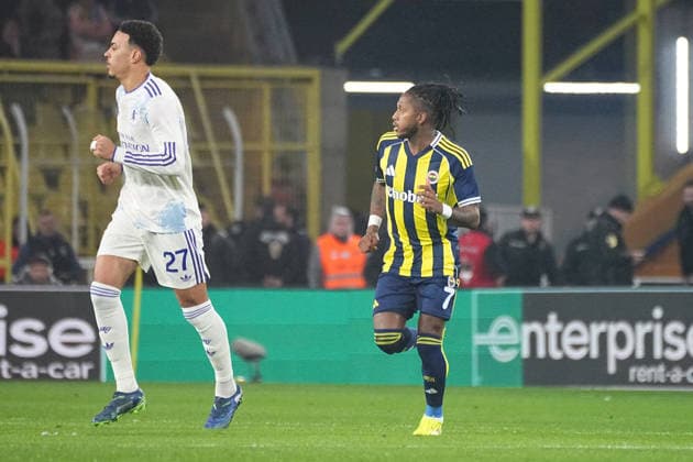 ISTANBUL, TURKEY - JANUARY 22: Fred (R) of Fenerbahce and Morgan Rogers (27) of Aston Villa during the UEFA Europa League 2025 26 League Phase MD7 match between Fenerbahce SK and Aston Villa FC at Fenerbahce Sükrü Saracoglu Spor Kompleksi Chobani Stadium on January 22, 2026 in Istanbul, Turkey. Istanbul Turkey Copyright: xSeskimphotox FBahce-AVilla-220126 (18)