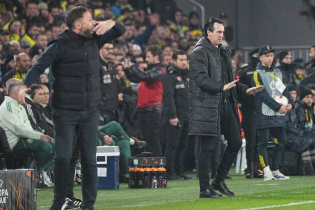 ISTANBUL, TURKEY - JANUARY 22: Coach Domenico Tedesco (L) of Fenerbahce and Coach Unai Emery (R) of Aston Villa during the UEFA Europa League 2025 26 League Phase MD7 match between Fenerbahce SK and Aston Villa FC at Fenerbahce Sükrü Saracoglu Spor Kompleksi Chobani Stadium on January 22, 2026 in Istanbul, Turkey. Istanbul Turkey Copyright: xSeskimphotox FBahce-AVilla-220126 (27)