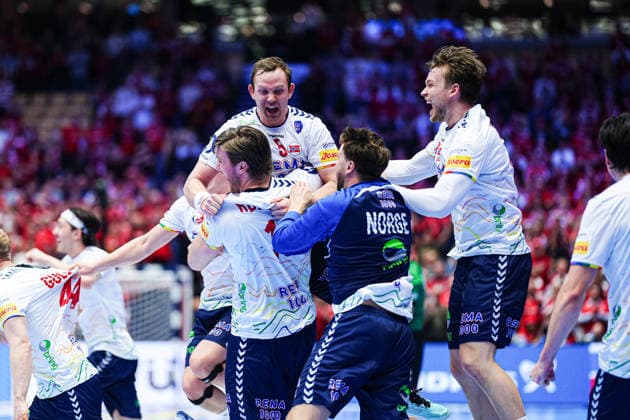 Norway cheers after victory end of match DEN, Spain vs, Norway, Handball, EHF European Championship 2026, Main Round, Matchday 1, 22 01 2026 DEN, Spain vs, Norway, Handball, EHF European Championship 2026, Main Round, Matchday 1, 22 01 2026 Herning Copyright: xEibner-Pressefoto MarcelxvonxFehrnx EP_MFN