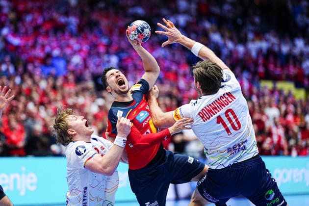 Martin Hovde Norway, 25 , Alex Dujshebaev Spain, 10 , Vetle Roenningen Norway, 10 DEN, Spain vs, Norway, Handball, EHF European Championship 2026, Main Round, Matchday 1, 22 01 2026 DEN, Spain vs, Norway, Handball, EHF European Championship 2026, Main Round, Matchday 1, 22 01 2026 Herning Copyright: xEibner-Pressefoto MarcelxvonxFehrnx EP_MFN