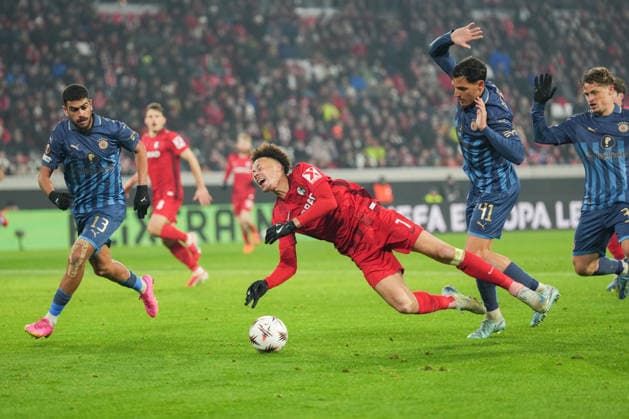 UEFA Europa League SC Freiburg vs Maccabi Tel Aviv, 11 12 2026 Duel between Itay Ben Hamo Maccabi Tel Aviv, 41 and Derry Scherhant SC Freiburg, 7 UEFA Europa League SC Freiburg vs Maccabi Tel Aviv, Europa Park Stadium, 11 12 2026 Copyright: xBEAUTIFULxSPORTS Boscox