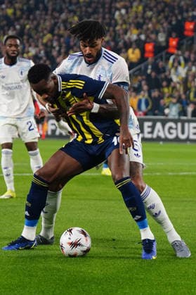 ISTANBUL, TURKEY - JANUARY 22: Jhon Duran (L) of Fenerbahce and Tyrone Mings (R) of Aston Villa battle for the ball during the UEFA Europa League 2025 26 League Phase MD7 match between Fenerbahce SK and Aston Villa FC at Fenerbahce Sükrü Saracoglu Spor Kompleksi Chobani Stadium on January 22, 2026 in Istanbul, Turkey. Istanbul Turkey Copyright: xSeskimphotox FBahce-AVilla-220126 (48)