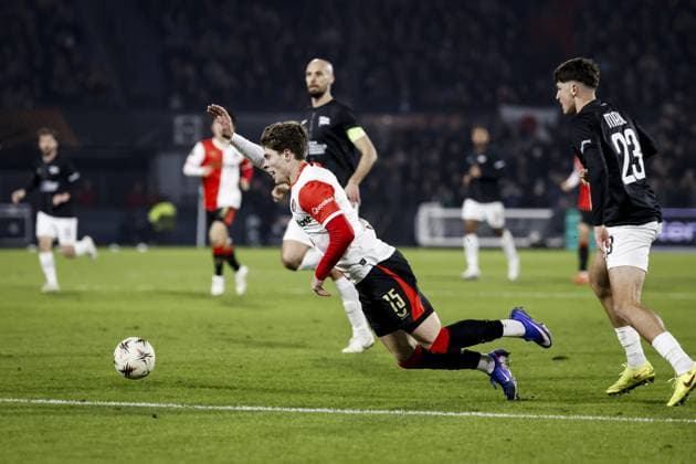 ROTTERDAM - (l-r) Jordan Bos of Feyenoord and Arjan MaliÄ‡ of Sturm Graz during the UEFA Europa League match between Feyenoord and SK Sturm Graz at Feyenoord Stadion de Kuip on January 22, 2026, in Rotterdam, Netherlands. BAS CZERWINSKI ANP UEFA Europa League 2025 26 League Phase MD7 2025-2026 xVIxANPxSportx xxANPxIVx 548258724 originalFilename: 548258724.jpg