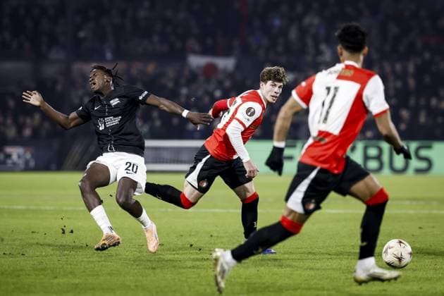 ROTTERDAM - (l-r) Seedy Jatta of Sturm Graz, Jordan Bos of Feyenoord, and Goncalo Borges of Feyenoord during the UEFA Europa League match between Feyenoord and SK Sturm Graz at Feyenoord Stadion de Kuip on January 22, 2026, in Rotterdam, Netherlands. BAS CZERWINSKI ANP UEFA Europa League 2025 26 League Phase MD7 2025-2026 xVIxANPxSportx xxANPxIVx 548258797 originalFilename: 548258797.jpg
