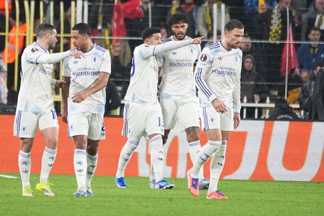 ISTANBUL, TURKEY - JANUARY 22: Jadon Sancho (19) of Aston Villa celebrates after scoring the first goal of his team with teammates during during the UEFA Europa League 2025 26 League Phase MD7 match between Fenerbahce SK and Aston Villa FC at Fenerbahce Sükrü Saracoglu Spor Kompleksi Chobani Stadium on January 22, 2026 in Istanbul, Turkey. Istanbul Turkey Copyright: xSeskimphotox FBahce-AVilla-220126 (62)