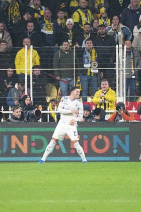 ISTANBUL, TURKEY - JANUARY 22: Jadon Sancho (19) of Aston Villa celebrates after scoring the first goal of his team with teammates during during the UEFA Europa League 2025 26 League Phase MD7 match between Fenerbahce SK and Aston Villa FC at Fenerbahce Sükrü Saracoglu Spor Kompleksi Chobani Stadium on January 22, 2026 in Istanbul, Turkey. Istanbul Turkey Copyright: xSeskimphotox FBahce-AVilla-220126 (65)