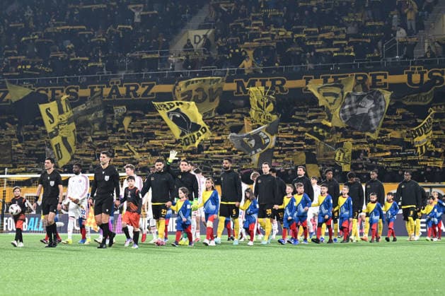 BERN, SWITZERLAND JANUARY 22 Both teams enter the field during the UEFA Europa League 2025 26 League Phase MD7 match between BSC Young Boys and Olympique Lyonnais at Stadion Wankdorf on January 22, 2026 in Bern, Switzerland Bern Stadion Wankdorf Bern Switzerland Copyright: xJustPictures.ch ManuelxWinterbergerx jp-en-EuSpIm-MWI_6659