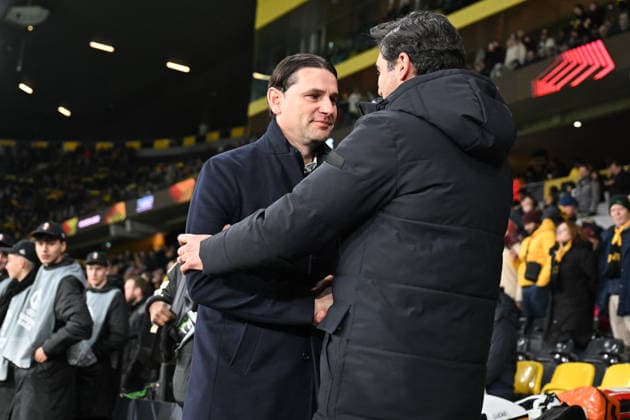 BERN, SWITZERLAND JANUARY 22 Coach Gerardo Seoane of Young Boys l talking with Paulo Fonseca of Olympique Lyonnais r before the macht during the UEFA Europa League 2025 26 League Phase MD7 match between BSC Young Boys and Olympique Lyonnais at Stadion Wankdorf on January 22, 2026 in Bern, Switzerland Bern Stadion Wankdorf Bern Switzerland Copyright: xJustPictures.ch ManuelxWinterbergerx jp-en-EuSpIm-MWI_6670