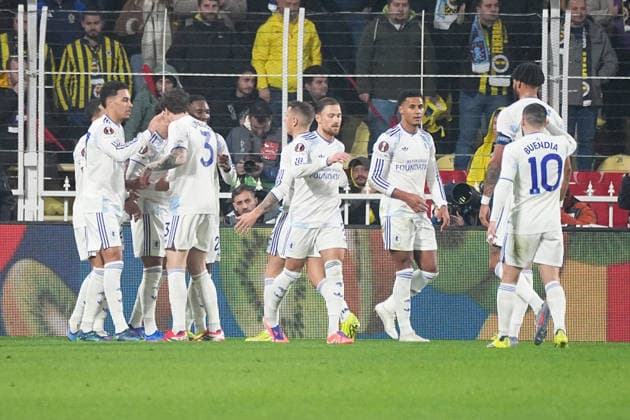 ISTANBUL, TURKEY - JANUARY 22: Jadon Sancho (19) of Aston Villa celebrates after scoring the first goal of his team with teammates during during the UEFA Europa League 2025 26 League Phase MD7 match between Fenerbahce SK and Aston Villa FC at Fenerbahce Sükrü Saracoglu Spor Kompleksi Chobani Stadium on January 22, 2026 in Istanbul, Turkey. Istanbul Turkey Copyright: xSeskimphotox FBahce-AVilla-220126 (67)