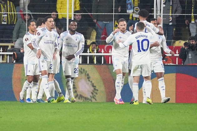 ISTANBUL, TURKEY - JANUARY 22: Jadon Sancho (19) of Aston Villa celebrates after scoring the first goal of his team with teammates during during the UEFA Europa League 2025 26 League Phase MD7 match between Fenerbahce SK and Aston Villa FC at Fenerbahce Sükrü Saracoglu Spor Kompleksi Chobani Stadium on January 22, 2026 in Istanbul, Turkey. Istanbul Turkey Copyright: xSeskimphotox FBahce-AVilla-220126 (69)