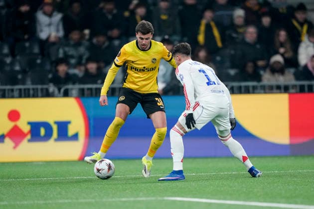 Switzerland UEFA Europa League 2025 26, BSC Young Boys vs Olympique Lyonnais Stadion Wankdorf, Bern Darian Males 39 Young Boys in duel with Afonso Moreira 17 Lyon Bern Stadion Wankdorf Bern Switzerland Copyright: xKjetilxWaberx