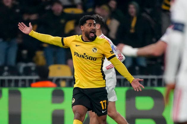 Switzerland UEFA Europa League 2025 26, BSC Young Boys vs Olympique Lyonnais Stadion Wankdorf, Bern Saidy Janko 17 Young Boys claims a penalty Bern Stadion Wankdorf Bern Switzerland Copyright: xKjetilxWaberx