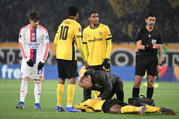 BERN, SWITZERLAND JANUARY 22 Sergio Cordova of Young Boys m is injured on the ground during the UEFA Europa League 2025 26 League Phase MD7 match between BSC Young Boys and Olympique Lyonnais at Stadion Wankdorf on January 22, 2026 in Bern, Switzerland Bern Stadion Wankdorf Bern Switzerland Copyright: xJustPictures.ch ManuelxWinterbergerx jp-en-EuSpIm-MWI_6704