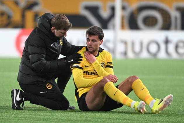 BERN, SWITZERLAND JANUARY 22 Darian Males of Young Boys is injured on the groundduring the UEFA Europa League 2025 26 League Phase MD7 match between BSC Young Boys and Olympique Lyonnais at Stadion Wankdorf on January 22, 2026 in Bern, Switzerland Bern Stadion Wankdorf Bern Switzerland Copyright: xJustPictures.ch ManuelxWinterbergerx jp-en-EuSpIm-MWI_6708