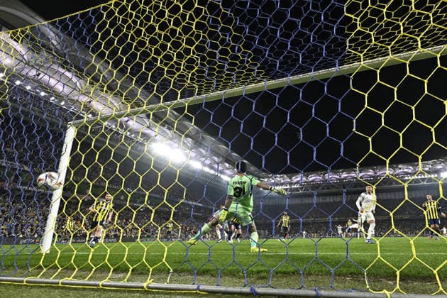 Fenerbahce v Aston Villa - UEFA Europa League ISTANBUL, TURKIYE - JANUARY 22: Jadon Sancho (R) of Aston Villa celebrates after scoring a goal during the UEFA Europa League week 7 football match between Fenerbahce and Aston Villa at Chobani Stadium in Istanbul, Turkiye, on January 22, 2026. Serhat Cagdas Anadolu Istanbul Turkey. Editorial use only. Please get in touch for any other usage.  Copyright: x2026xAnadoluxSerhatxCagdasx
