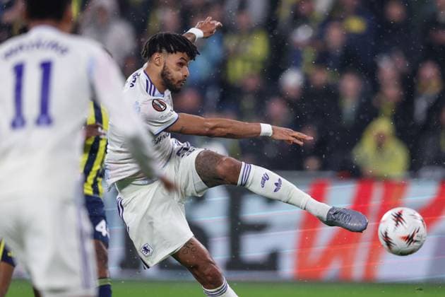 Tyrone Mings of Aston Villa shoots a volley at goal Fenerbache v Aston Villa, UEFA Europa League, Group Stage, Football, Sukru Saracoglu Stadium, Istanbul, Turkiye - 22 Jan 2026Istanbul Sukru Saracoglu Stadium Turkey EDITORIAL USE ONLY No use with unauthorised audio, video, data, fixture lists, club league logos or live services. Online in-match use limited to 120 images, no video emulation. No use in betting, games or single club league player publications. Copyright: xRaddadxJebarah Shutterstockx 16348379cd