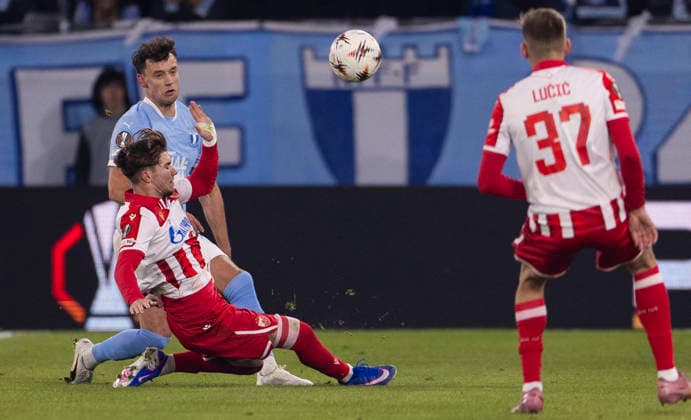 Malmös Colin Rösler and Crvena Zvezdas Vasilij Kostov during Thursdays Uefa Europa League football match between Malmö FF and Crvena Zvezda at Eleda Stadium in Malmö, Sweden, January 22, 2026 MALMÖ SWEDEN x10600x  Copyright: xAndreasxHillergren TTx UEFA EUROPA LEAGUE MALMÖ FF - CRVENA ZVEZDA