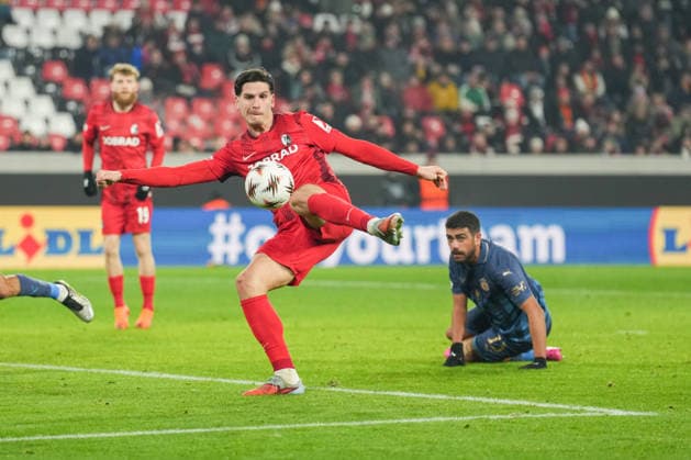 UEFA Europa League SC Freiburg vs Maccabi Tel Aviv, 11 12 2026 Igor Matanovic SC Freiburg, 31 with a volley attempt UEFA Europa League SC Freiburg vs Maccabi Tel Aviv, Europa Park Stadium, 11 12 2026 Copyright: xBEAUTIFULxSPORTS Boscox