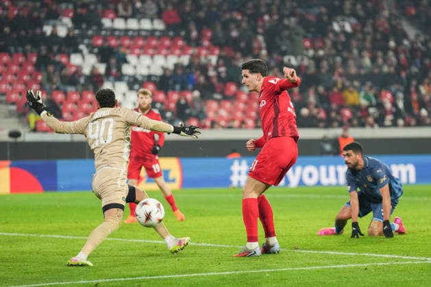 UEFA Europa League SC Freiburg vs Maccabi Tel Aviv, 11 12 2026 Igor Matanovic SC Freiburg, 31 with a volley attempt which is held by Roei Mishpati Maccabi Tel Aviv, 90 UEFA Europa League SC Freiburg vs Maccabi Tel Aviv, Europa Park Stadium, 11 12 2026 Copyright: xBEAUTIFULxSPORTS Boscox
