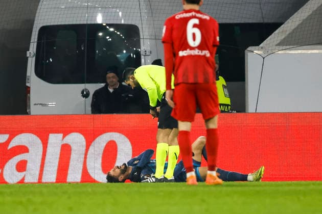 Sagiv Jehezkel Maccabi Tel Aviv, 11 injured on the ground , Germany, Football, UEFA Europa League, Matchday 7, 2025 2026, SC Freiburg vs Maccabi Tel Aviv, Europa Park Stadion, Freiburg im Breisgau, 22 01 2026 Freiburg im Breisgau Europa Park Stadion Germany Copyright: xGrantxHubbsx