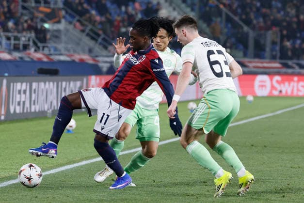 January 22, 2026, Bologna, ITALY: Bologna s Jonathan Rowe (C) vs Celtic s Reo Hatate and Kieran Tierney during the UEFA Europa League soccer match Bologna FC vs Celtic FC at Renato Dall Ara stadium in Bologna, Italy, 22 January 2026. ANSA ELISABETTA BARACCHI. Soccer: Europa League ; Bologna FC - Celtic FC  - ZUMAa110 20260122_zaf_a110_017 Copyright: xElisabettaxBaracchix