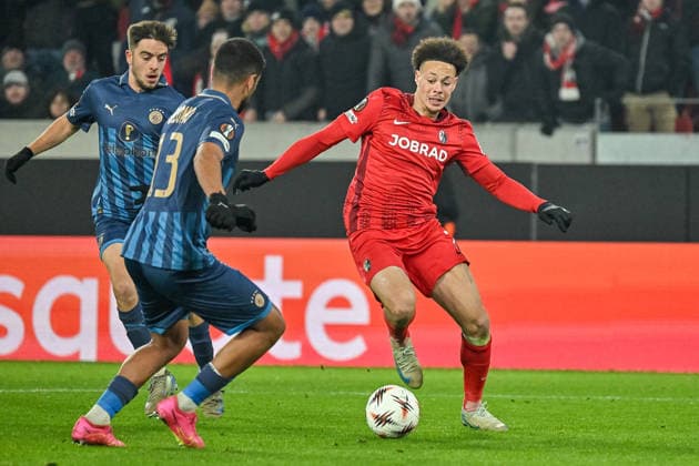 Raz Shlomo Maccabi Tel Aviv FC, 13 , Derry Scherhant SC Freiburg, 07 GER, SC Freiburg Maccabi Tel Aviv, Football, Europa League, Matchday 7, Season 2025 2026, 22 01 2026 GER, SC Freiburg Maccabi Tel Aviv, Football, Europa League, Matchday 7, Season 2025 2026, 22 01 2026 Freiburg Copyright: xEibner-Pressefoto ThomasxHessx EP_THS