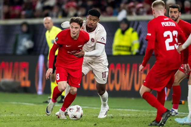 260122 Felix Horn Myhre of Brann and Pedro Bravo of Midtjylland during the UEFA Europa League football match between Brann and Midtjylland on January 22, 2026 in Bergen Photo Marius Simensen BILDBYRAN COP 238 MM0054 bbeng fotboll football soccer fotball uefa europa league brann midtjylland  Copyright: MARIUSxSIMENSEN BB260122ZP036