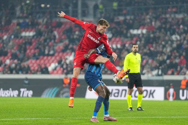 Patrick Osterhage SC Freiburg, 06 in the air , Germany, Football, UEFA Europa League, Matchday 7, League phase, 2025 2026, SC Freiburg vs Maccabi Tel Aviv, 22 01 2026, Europa Park Stadion, Freiburg, Germany Freiburg Europa Park Stadion Baden Württemberg Germany Copyright: xArnexAmbergx