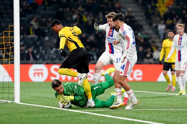 Switzerland UEFA Europa League 2025 26, BSC Young Boys vs Olympique Lyonnais Stadion Wankdorf, Bern Goalkeeper Marvin Keller 1 Young Boys with a save Bern Stadion Wankdorf Bern Switzerland Copyright: xKjetilxWaberx