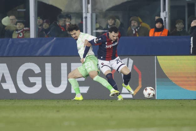Sebastian Tounekti of Celtic Glasgow and Nadir Zortea of Bologna FC during the Uefa Europa League 2025 26 season football match between Bologna FC and Celtic Glasgow on 22 January 2026 at â?? Renato Dall Ara Stadium, Bologna, Italy. Photo Nderim KACELI  Copyright: xNderimxKaceli IPAxSportx xipa-agency.netx xx IPA_70426419 IPA_Agency_IPA70426419