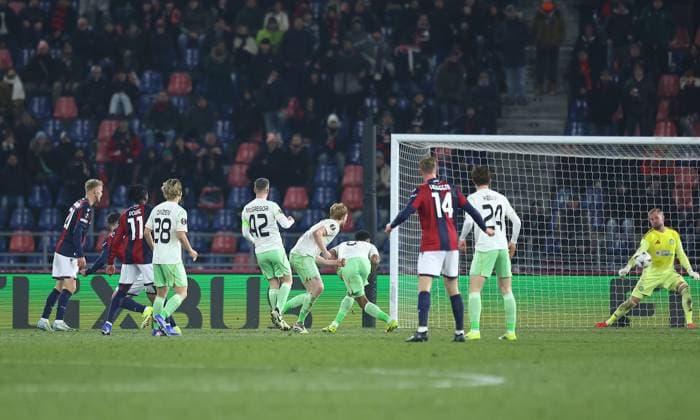 Kasper Schmeichel of Celtic makes a save Bologna v Celtic, UEFA Europa League, Group Stage, Football, Renato Dall Ara Stadium, Bologna, Italy - 22 Jan 2026Bologna Renato Dall Ara Stadium Italy EDITORIAL USE ONLY No use with unauthorised audio, video, data, fixture lists, club league logos or live services. Online in-match use limited to 120 images, no video emulation. No use in betting, games or single club league player publications. Copyright: xMichaelxZemanek Shutterstockx 16348366bm