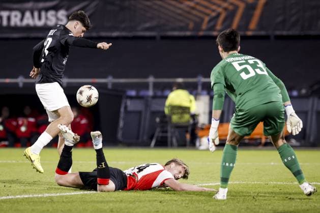 ROTTERDAM (l-r) Arjan MaliÄ‡ of Sturm Graz, Sem Steijn of Feyenoord, and Sturm Graz goalkeeper Daniil Khudiakov during the UEFA Europa League match between Feyenoord and SK Sturm Graz at Feyenoord Stadion de Kuip on January 22, 2026, in Rotterdam, Netherlands. BAS CZERWINSKI ANP UEFA Europa League 2025 26 League Phase MD7 2025-2026 xVIxANPxSportx xxANPxIVx 548261578 originalFilename: 548261578.jpg