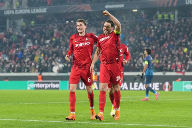 Patrick Osterhage SC Freiburg, 06 , Christian Günter Christian Guenter SC Freiburg, 30 goal celebration, emotions, goal shot, goal, goal, goal, Germany, football, UEFA Europa League, matchday 7, league phase, 2025 2026, SC Freiburg vs Maccabi Tel Aviv, 22 01 2026, Europa Park Stadion, Freiburg, Germany Freiburg Europa Park Stadion Baden Württemberg Germany Copyright: xArnexAmbergx