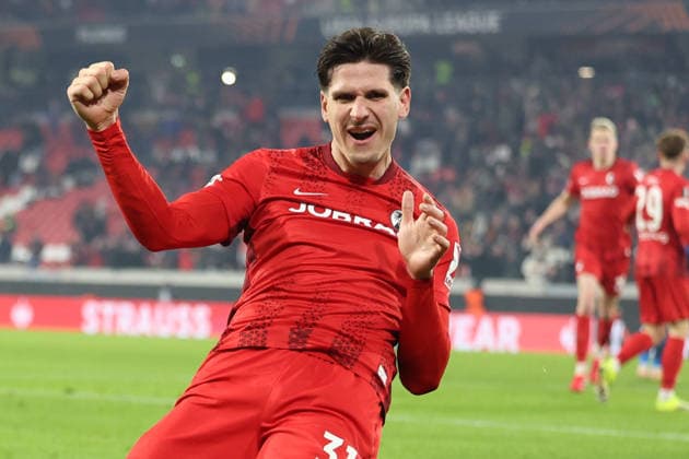 22 01 2026, xrekx, Football UEFA Europa League, SC Freiburg Maccabi Tel Aviv v l Torjubel nach dem Tor zum celebrating the goal celebrate 1 0 durch Igor Matanovic SC Freiburg DFL DFB REGULATIONS PROHIBIT ANY USE OF PHOTOGRAPHS as IMAGE SEQUENCES and or QUASI VIDEO Freiburg