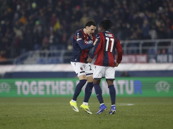 Jonathan Rowe of Bologna FC celebrating with team mates after a goal during the Uefa Europa League 2025 26 season football match between Bologna FC and Celtic Glasgow on 22 January 2026 at â?? Renato Dall Ara Stadium, Bologna, Italy. Photo Nderim KACELI  Copyright: xNderimxKaceli IPAxSportx xipa-agency.netx xx IPA_70427911 IPA_Agency_IPA70427911