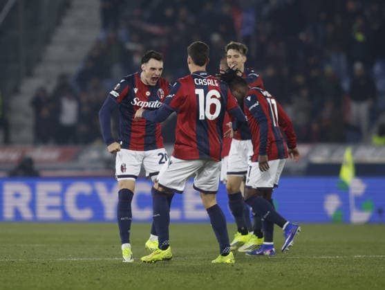 Jonathan Rowe of Bologna FC celebrating with team mates after a goal during the Uefa Europa League 2025 26 season football match between Bologna FC and Celtic Glasgow on 22 January 2026 at â?? Renato Dall Ara Stadium, Bologna, Italy. Photo Nderim KACELI  Copyright: xNderimxKaceli IPAxSportx xipa-agency.netx xx IPA_70427916 IPA_Agency_IPA70427916