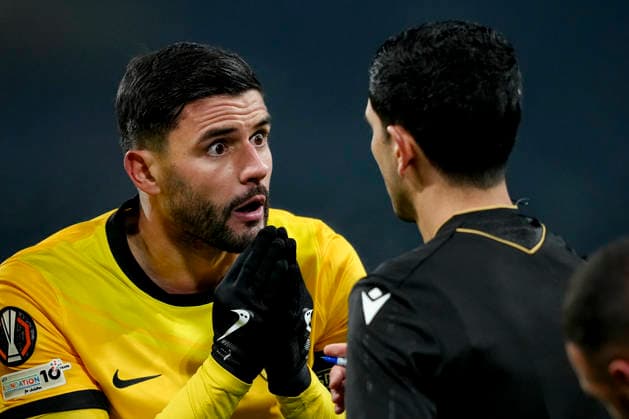 Switzerland UEFA Europa League 2025 26, BSC Young Boys vs Olympique Lyonnais Stadion Wankdorf, Bern Loris Benito 23 Young Boys after receiving a yellow card from referee Aliyar Aghayev Bern Stadion Wankdorf Bern Switzerland Copyright: xKjetilxWaberx